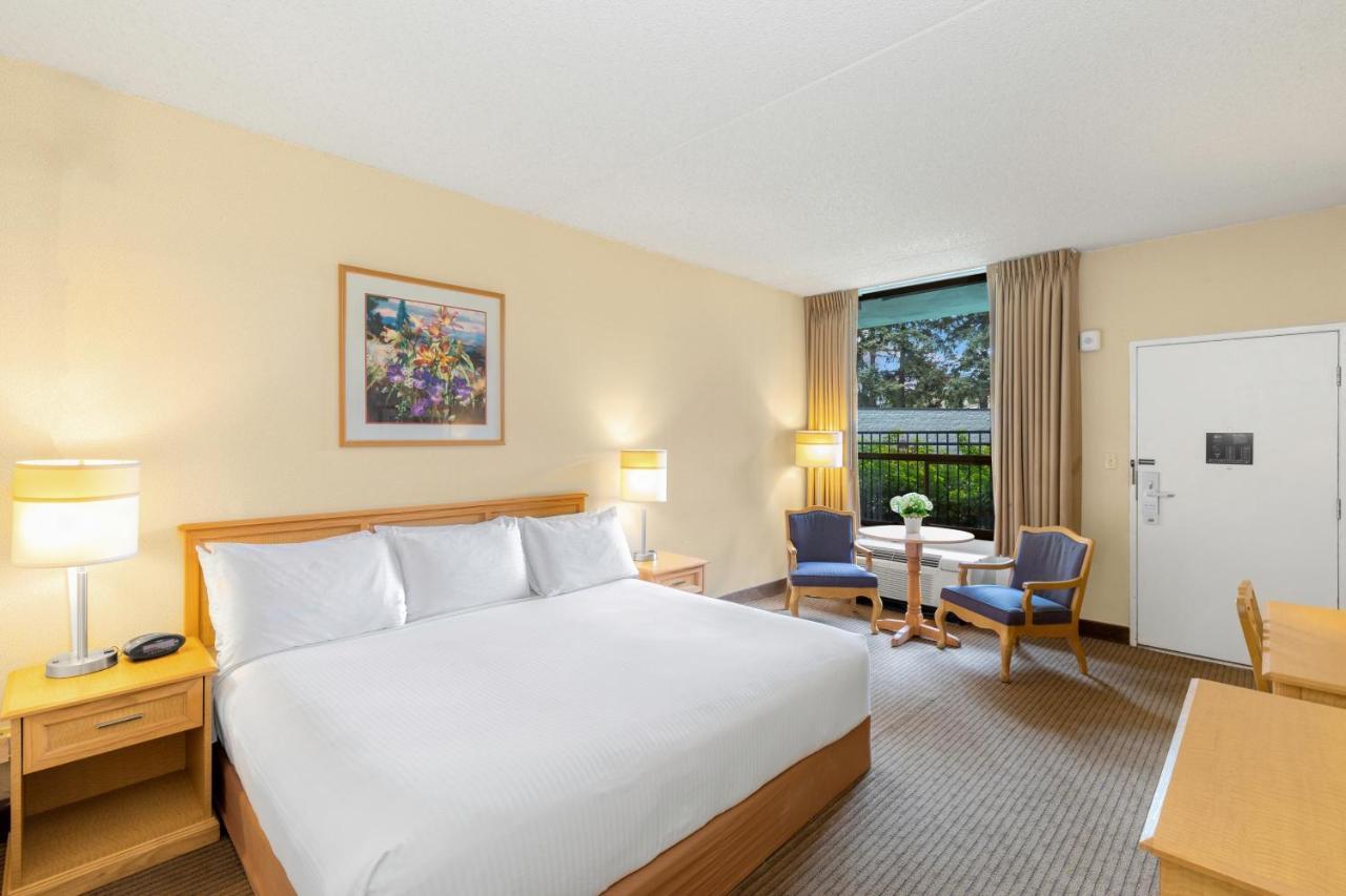 Hotel 116, A Coast Hotel Bellevue Esterno foto